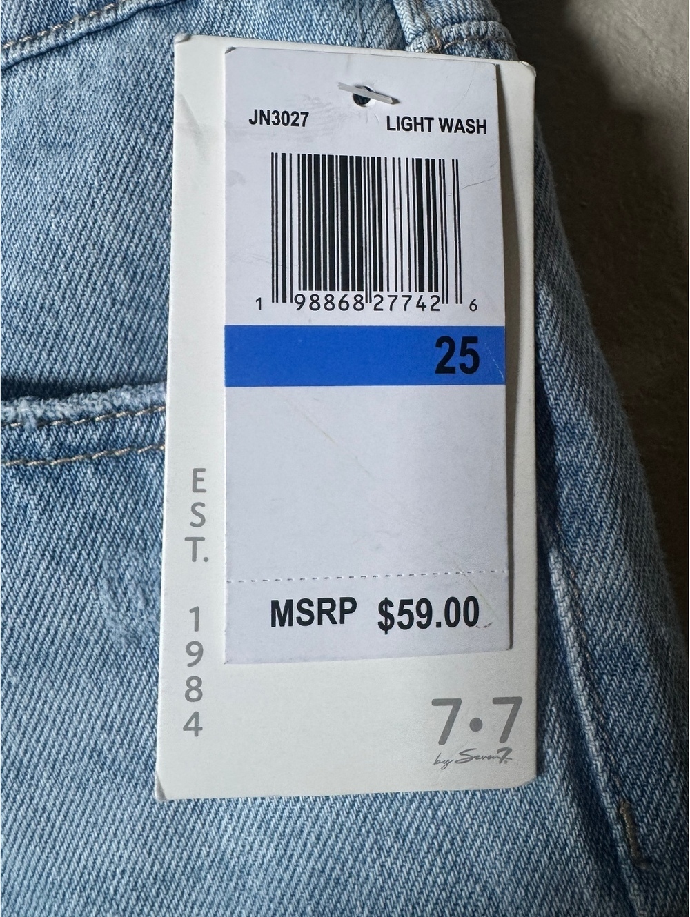 7 For All Mankind Women’s Denim Shorts 25 Light Wash Distressed Raw Hem NWT - Picture 4 of 4